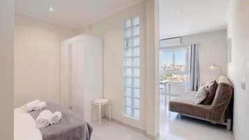 Iron/ironing board, free WiFi, bed sheets