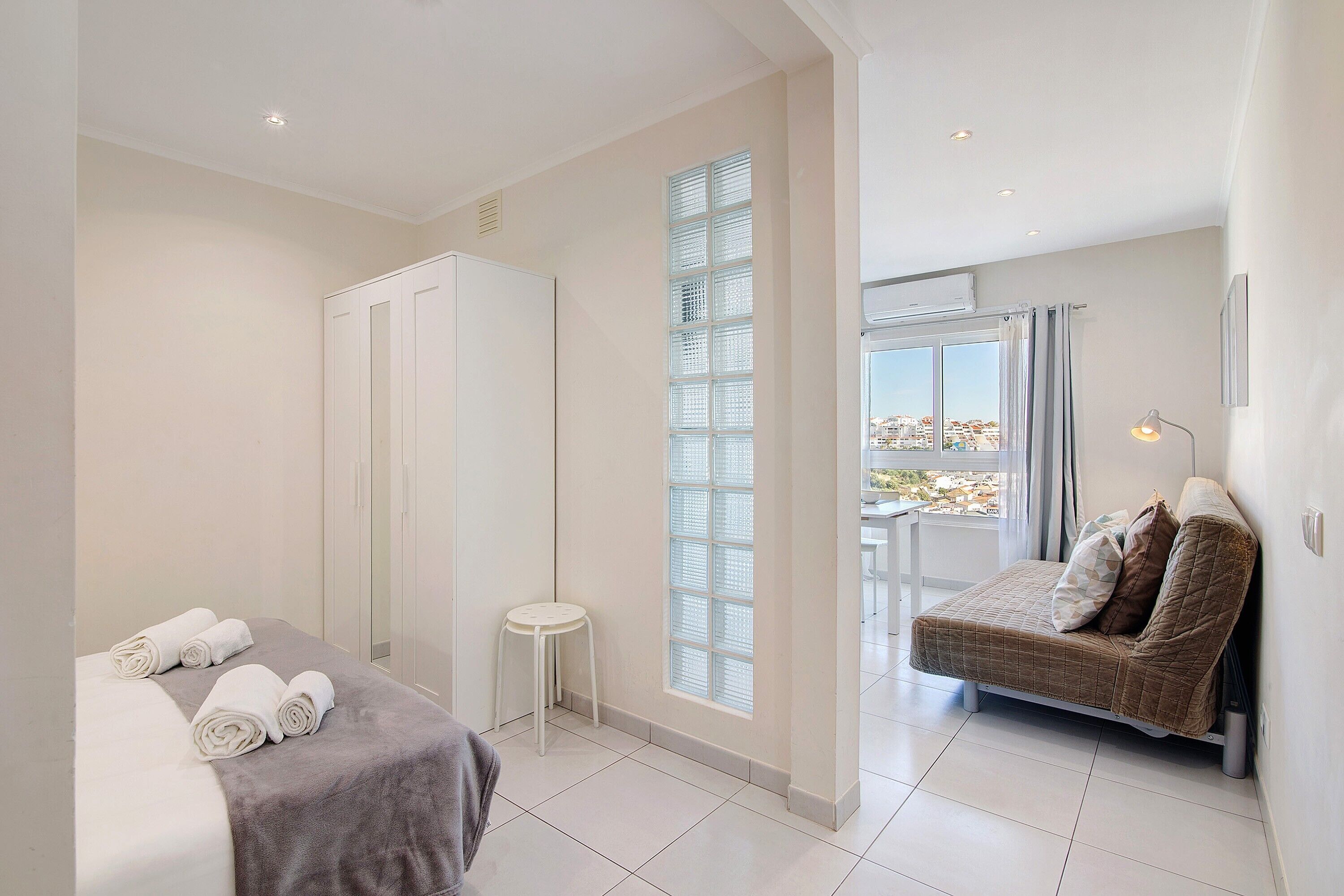 Iron/ironing board, free WiFi, bed sheets