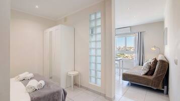 Iron/ironing board, free WiFi, bed sheets