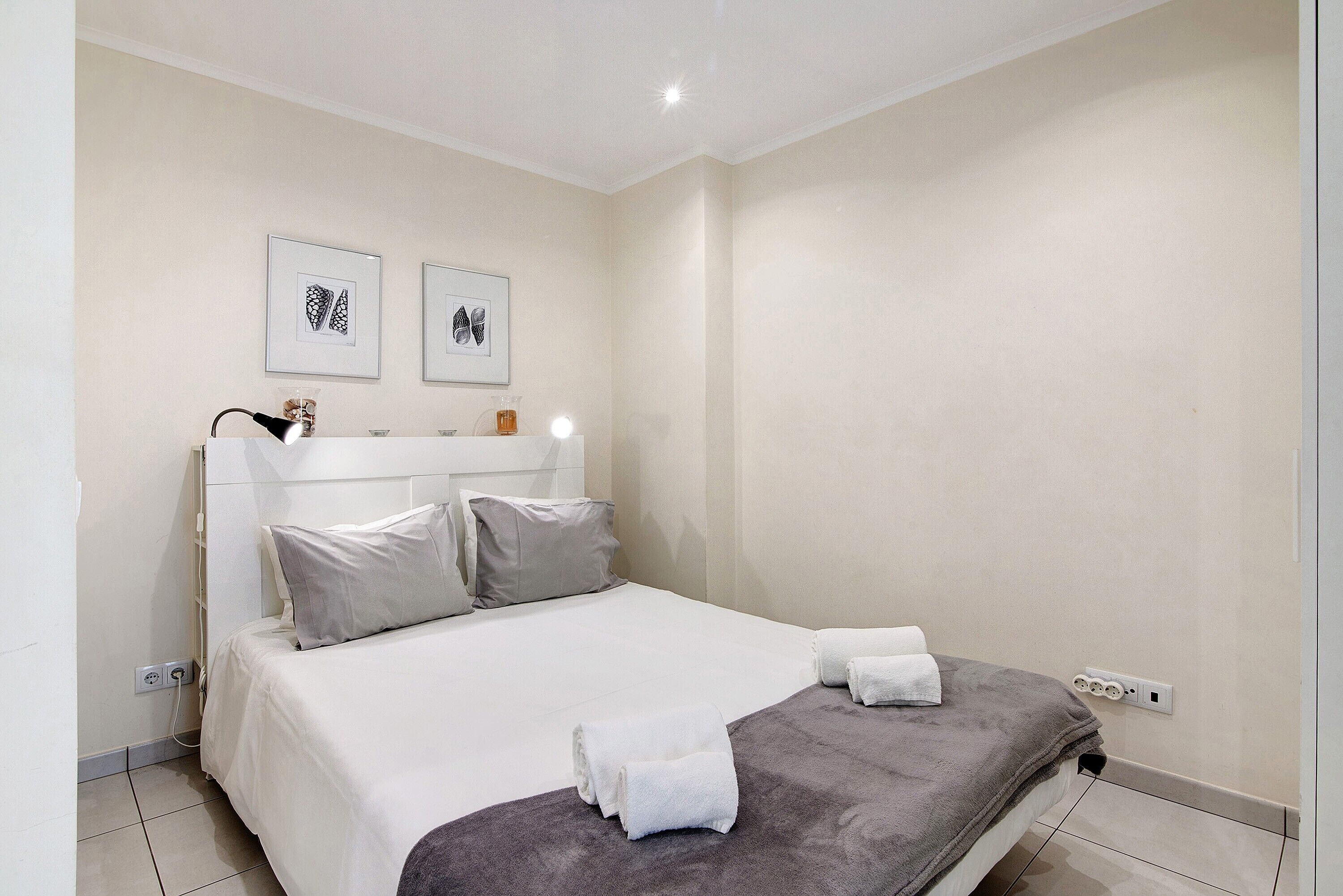 Iron/ironing board, free WiFi, bed sheets