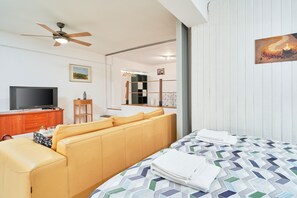 2 bedrooms, iron/ironing board, free WiFi, bed sheets