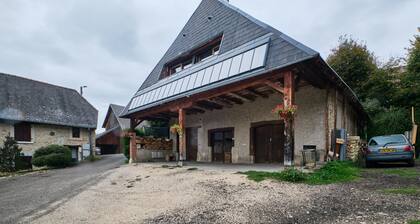 Appartement 'Gite Sappey Chartreuse' avec vue sur les montagnes, jardin partagé et Wi-Fi