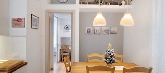 Apartment 'Vinc Trotti House Of Dj-vu' with Mountain View, Wi-Fi and Air Conditioning