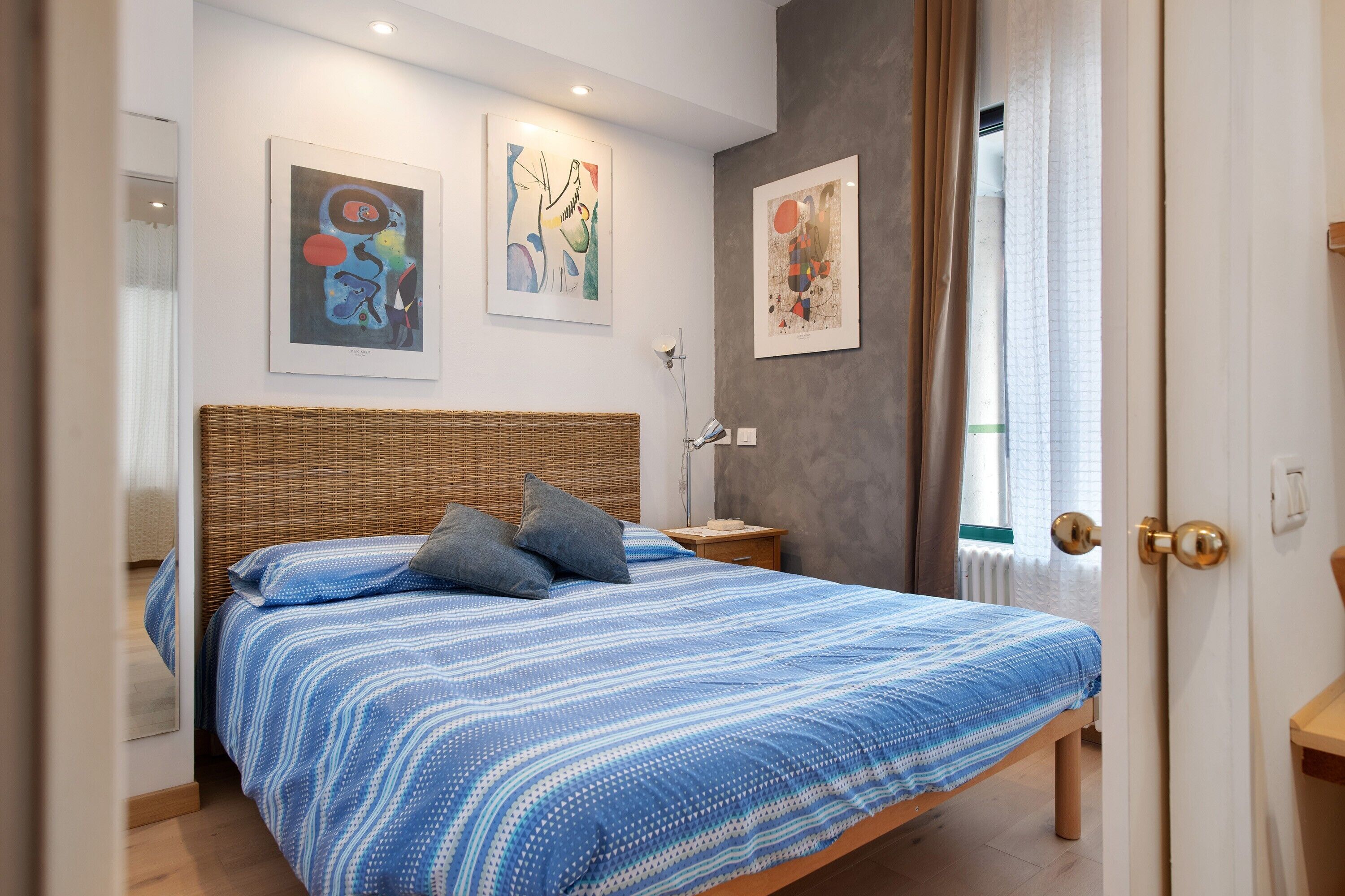 2 slaapkamers, een strijkplank/strijkijzer, gratis wifi, beddengoed