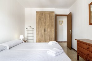 2 habitaciones, tabla de planchar con plancha y wifi gratis 