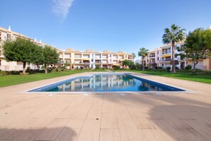 Pool - Holiday Home 'Cosy Apartment with Pool 2' with Shared Pool, Wi-Fi and Air Conditioning (Vilamoura)