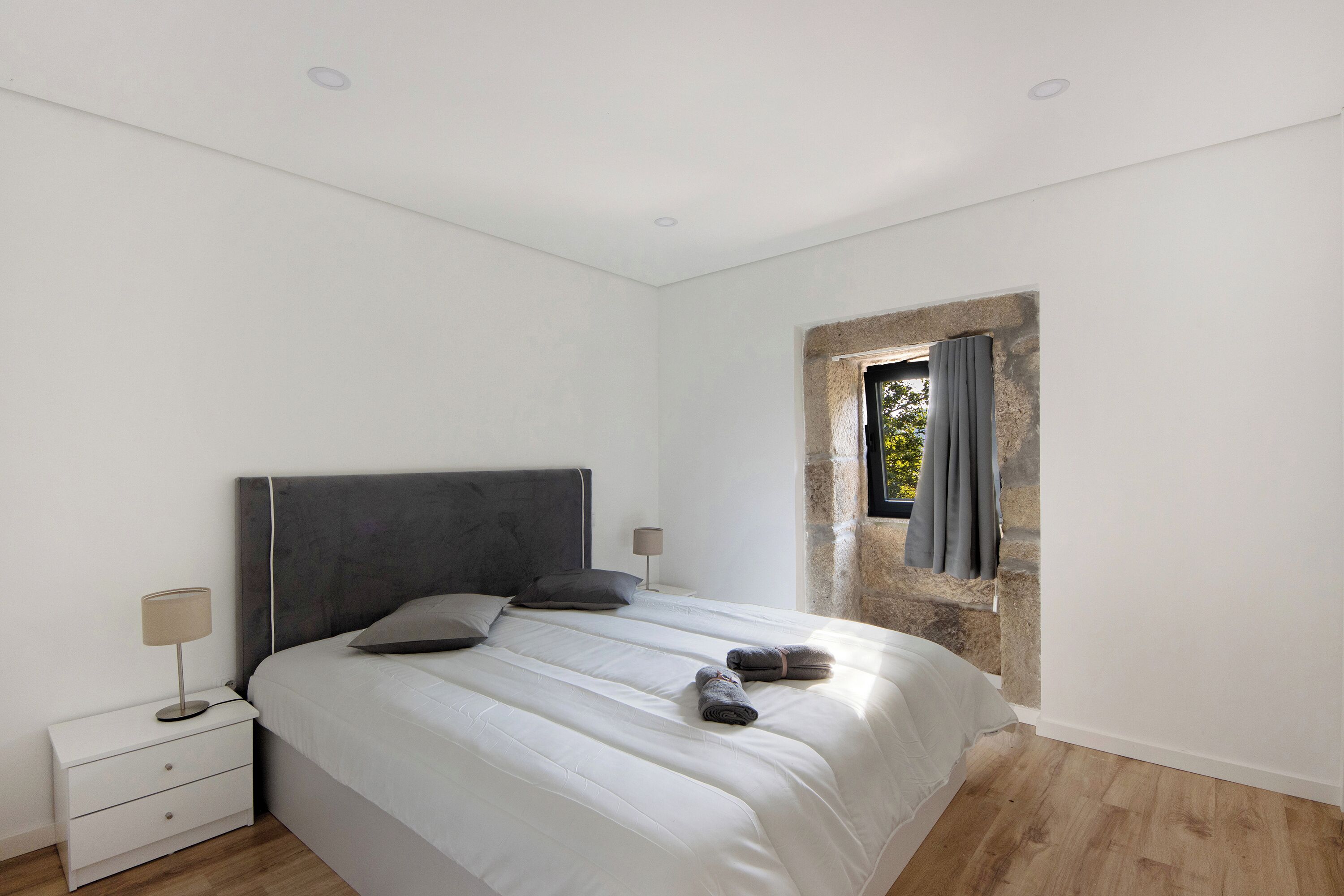 4 quartos, Wi-Fi de cortesia, roupa de cama