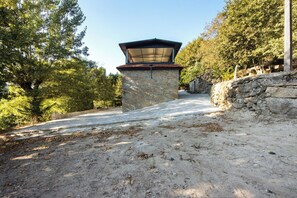 Property grounds - Holiday Home 'Nature Stone and Villas - Casa 5' Mountain View, Shared Garden and Air Conditioning (Vila Boa do Bispo)