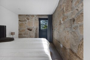 4 bedrooms, free WiFi, bed sheets - Holiday Home 'Nature Stone and Villas - Casa 5' Mountain View, Shared Garden and Air Conditioning (Vila Boa do Bispo)