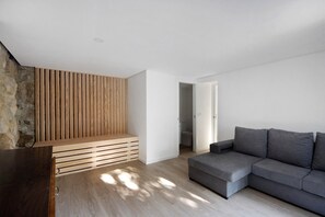 Interior - Holiday Home 'Nature Stone and Villas - Casa 5' Mountain View, Shared Garden and Air Conditioning (Vila Boa do Bispo)