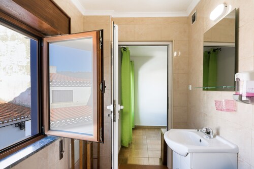 Room 'Quarto Lilás' with Balcony and Wi-Fi
