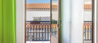 Room 'Quarto Lilás' with Balcony and Wi-Fi