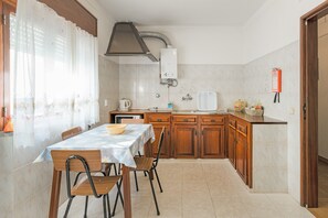 Dining - Room 'Quarto Verde' with Balcony and Wi-Fi (Odeceixe)