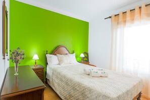 1 bedroom, free WiFi, bed sheets - Room 'Quarto Verde' with Balcony and Wi-Fi (Odeceixe)