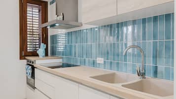 Refrigerador, horno, placa de cocina, lavavajillas