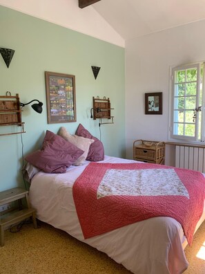 3 chambres, fer et planche à repasser, Wi-Fi gratuit, draps fournis