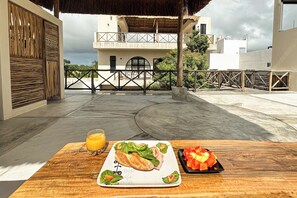 Outdoor dining - "Lotus" Tulum Jungle Suite | Fast Wifi | Private Balcony (Tulum)