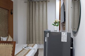 Premium Room | Desk, iron/ironing board, free WiFi, bed sheets