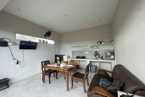 Standard Double Room | Shared kitchen