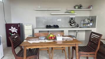 Standaard tweepersoonskamer | Gedeelde keukenfaciliteiten | Een koffiezetapparaat/waterkoker, een waterkoker