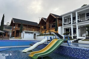泳池
