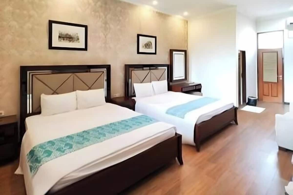 Desk, free WiFi, bed sheets