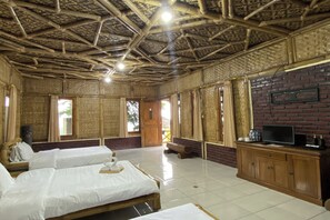 Standard Studio Suite | Desk, bed sheets - Puncak Darajat Highland (Cibuniherang)