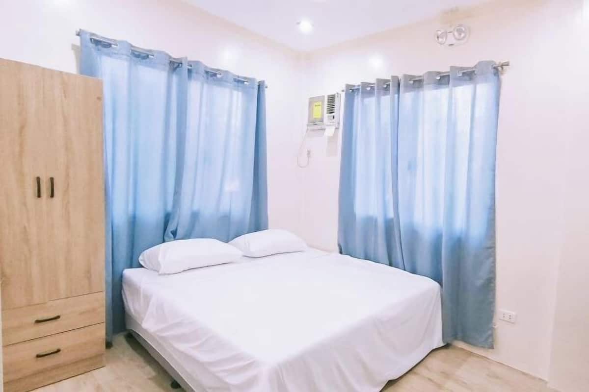 Desk, free WiFi, bed sheets