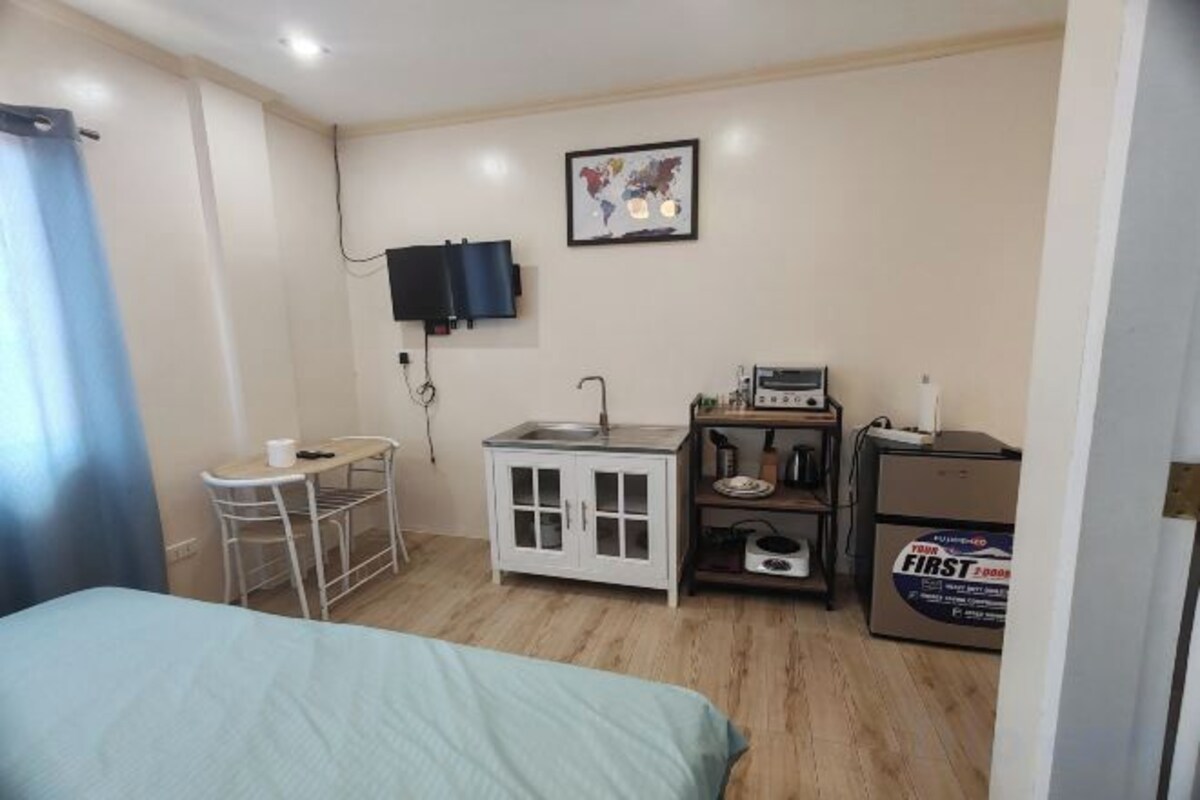 Desk, WiFi (free), bed sheets