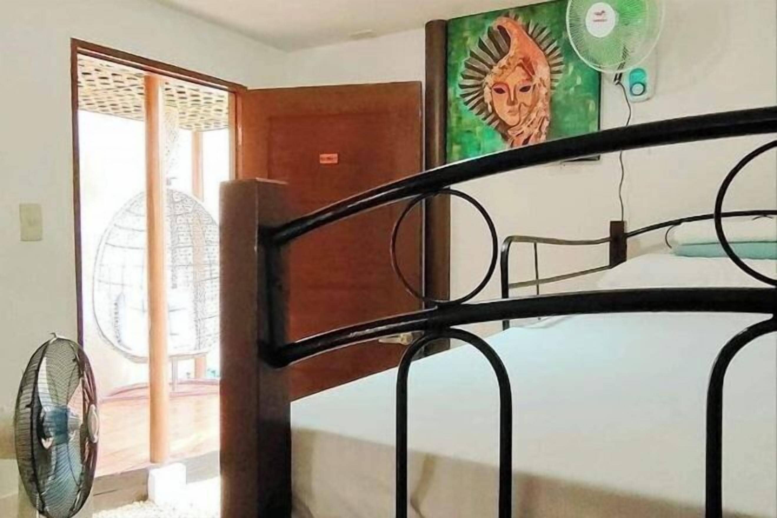 Bureau, Wi-Fi gratuit, draps fournis