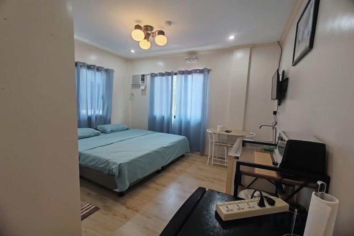 Desk, WiFi (free), bed sheets