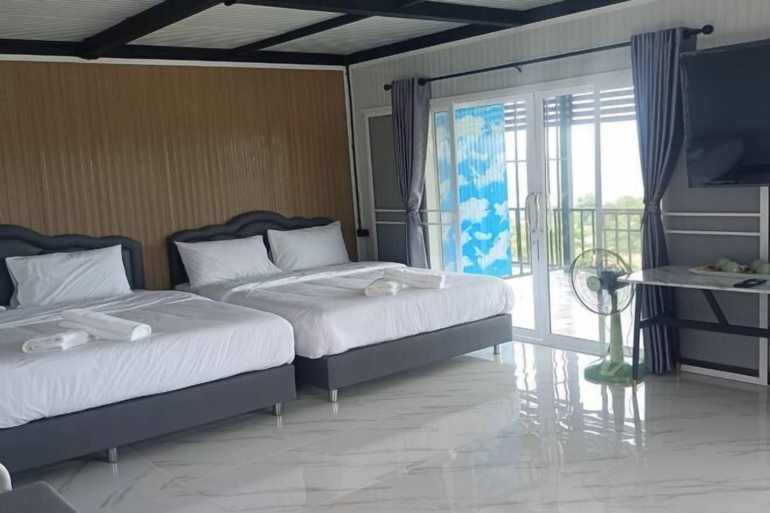 Skrivebord, wi-fi (inkludert) og sengetøy