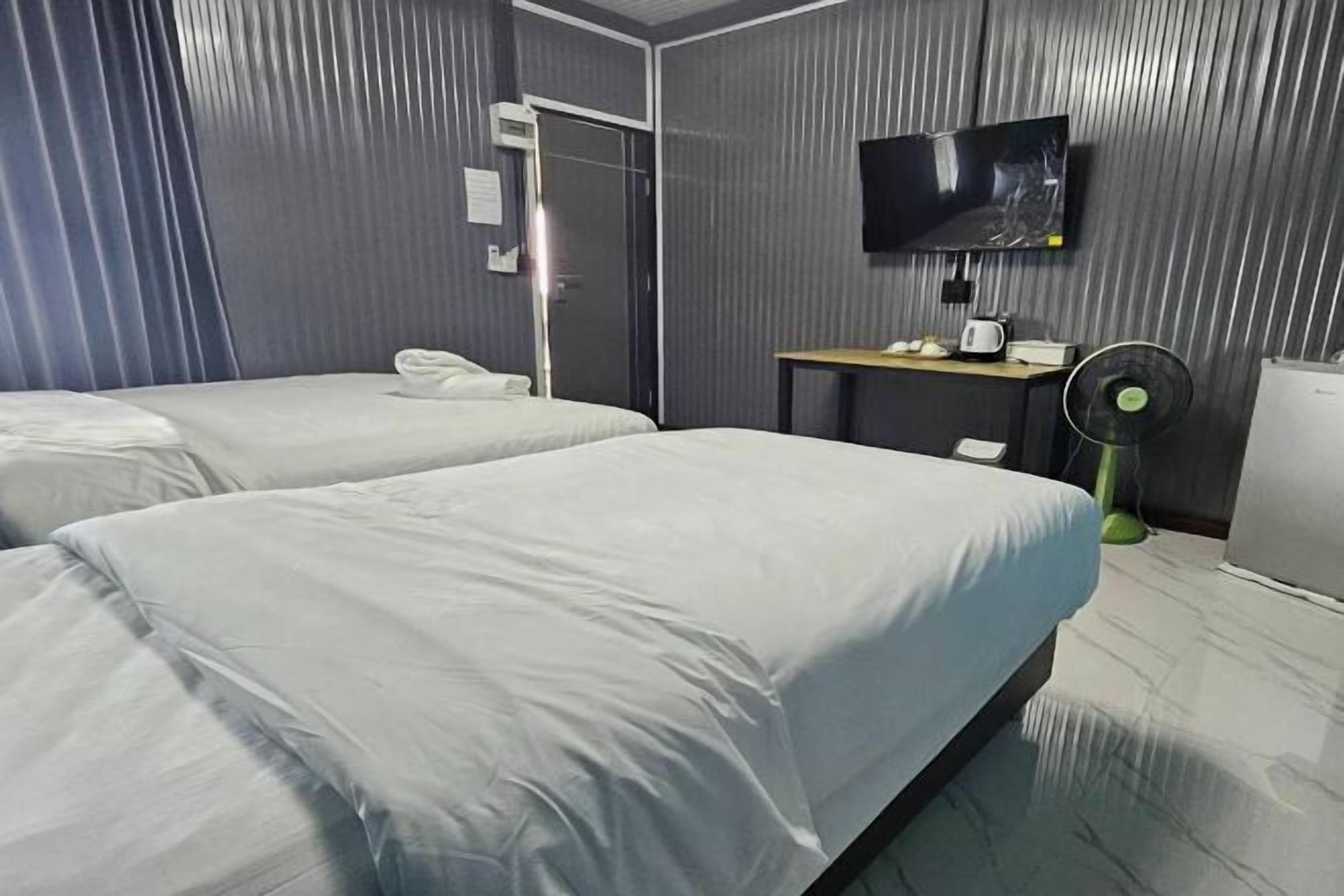 Skrivebord, wi-fi (inkludert) og sengetøy