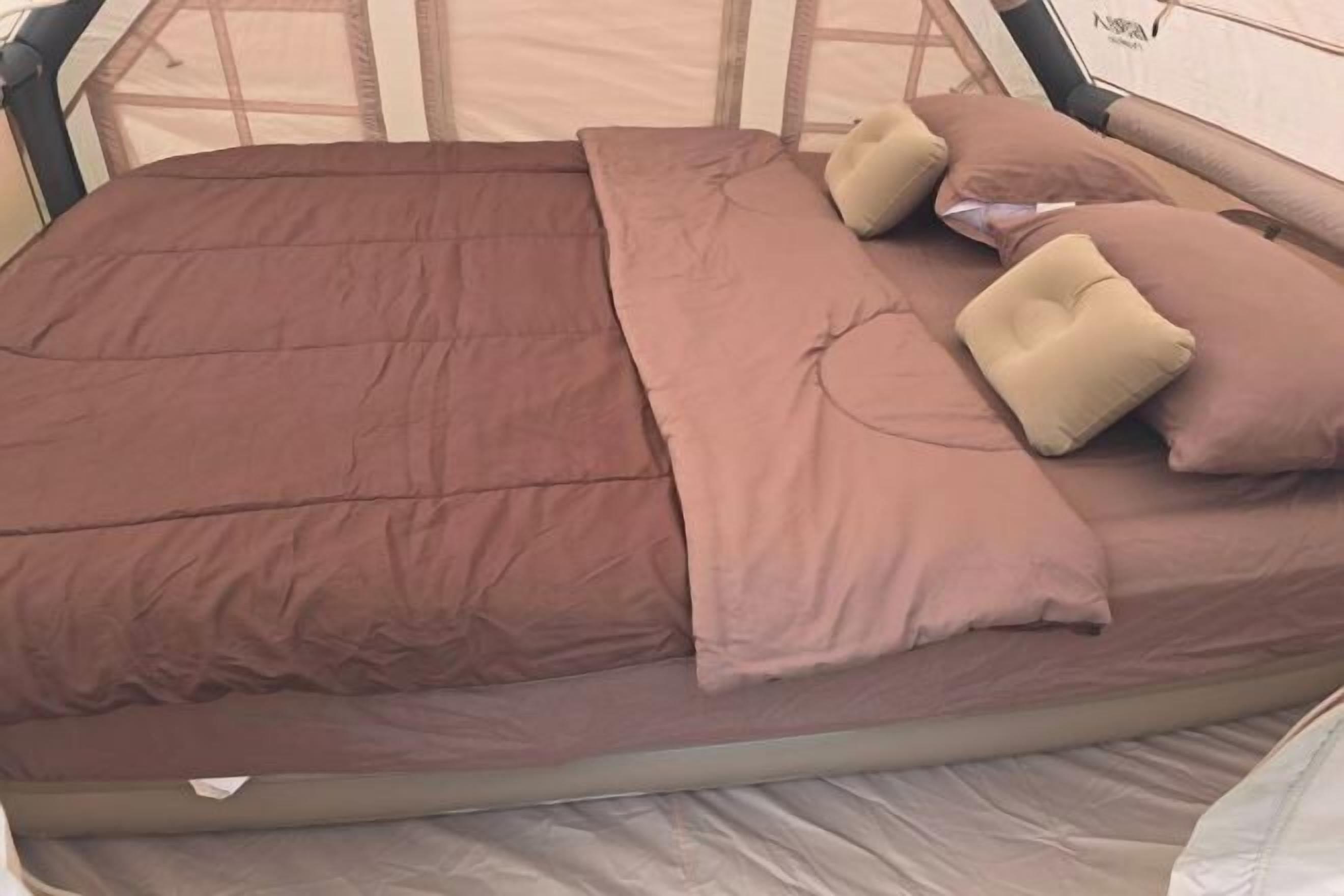 Skrivebord, wi-fi (inkludert) og sengetøy