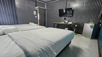 标准双床房 | 办公桌、免费 WiFi、床单