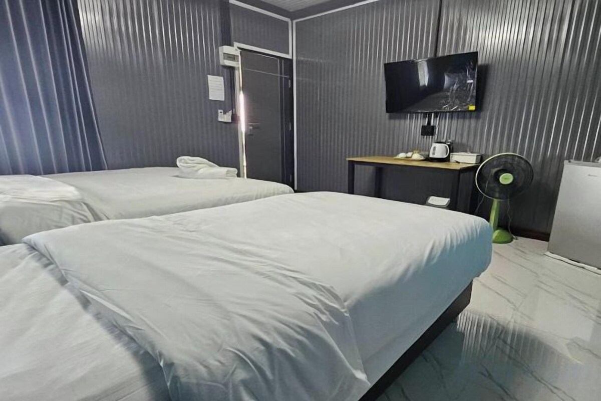 Desk, WiFi (free), bed sheets