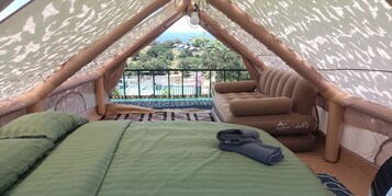 Escritorio, wifi gratis y ropa de cama