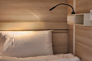 Bed in Mixed Dorm Room | Free WiFi, bed sheets - Reezq Hostel (Bangkok)