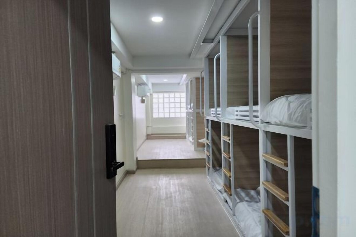 WiFi (free), bed sheets