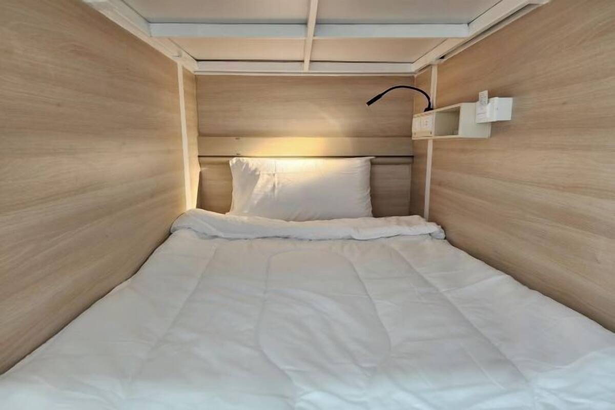 WiFi (free), bed sheets