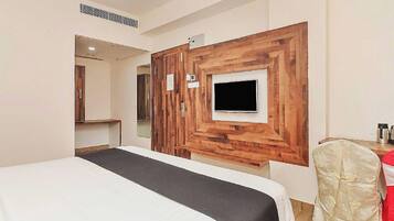 Desk, blackout curtains, rollaway beds, free WiFi