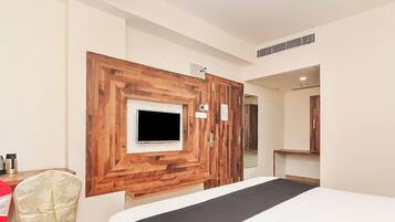 Phòng Cao cấp | Bàn, màn/rèm cản sáng, giường gấp/giường phụ (phụ phí)