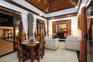 Télévision à écran plat de 32 pouces avec chaînes par satellite