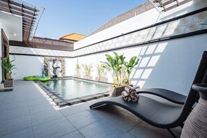 Outdoor pool - Iyana Villa By Zuzu (Kerobokan)
