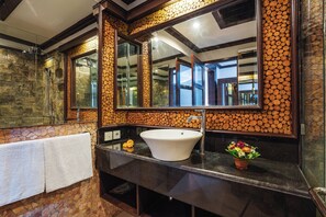 Villa, 3 Bedrooms, Private Pool | Bathroom | Shower, rainfall showerhead, free toiletries, hair dryer - Iyana Villa By Zuzu (Kerobokan)