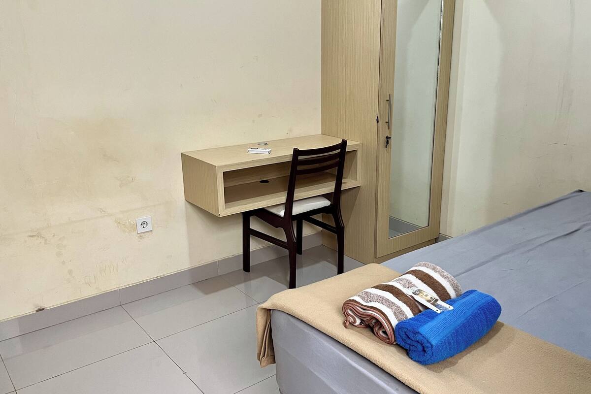 Desk, laptop workspace, free WiFi, bed sheets