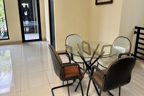 Lobby sitting area - TOS Guest House By Zuzu (Jakarta)