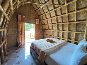 Bureau, fer et planche à repasser, Wi-Fi gratuit, draps fournis