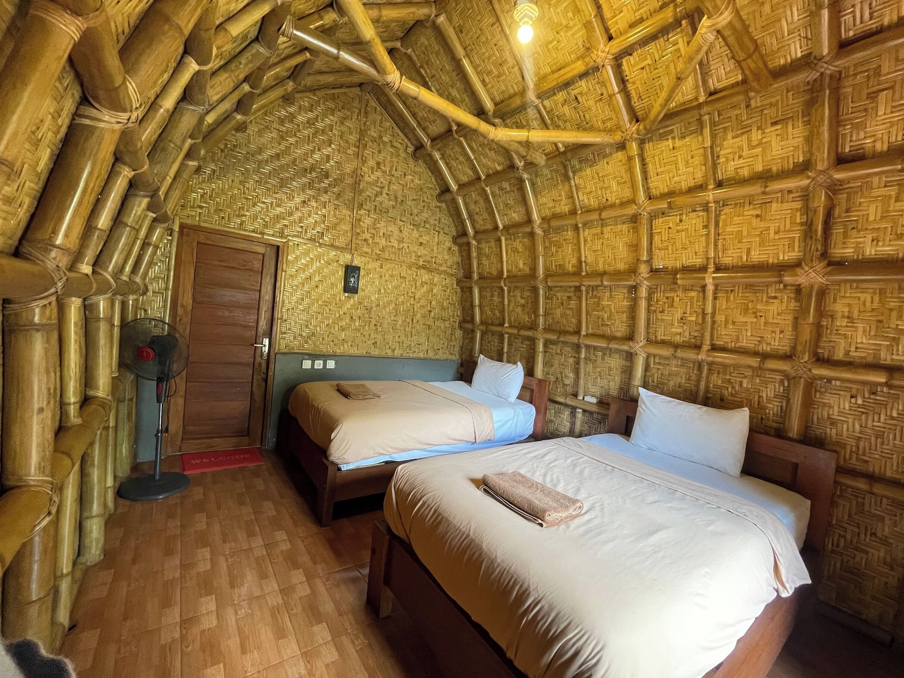 Standaard Twin kamer | Een bureau, een strijkplank/strijkijzer, gratis wifi, beddengoed