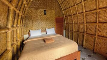 Standard Double Room | Desk, iron/ironing board, free WiFi, bed sheets